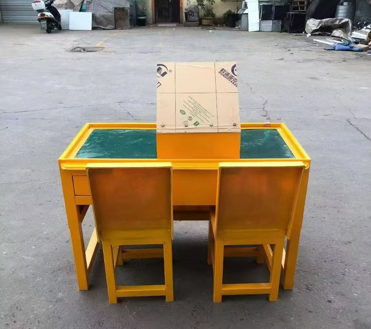 玄武防静电导通桌井下煤矿火工品发放桌：危险品流转的安全守护者