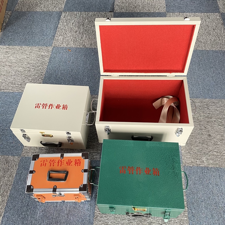 玄武爆破工程作业箱如何选择？玻璃钢与传统材质的全面对比